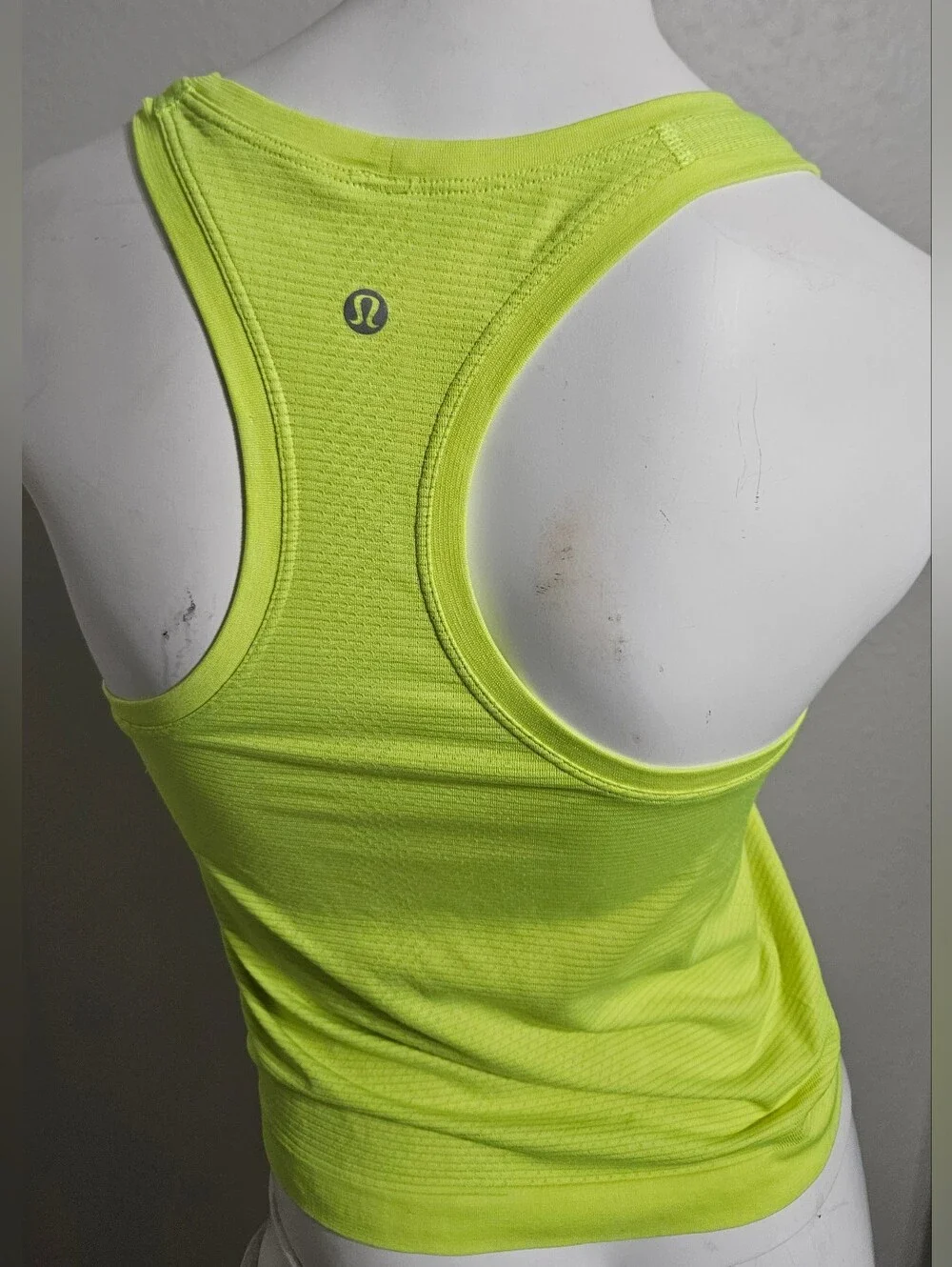 Lululemom Women’s Switftly Neon Lime Racerback Tank Top Size 4